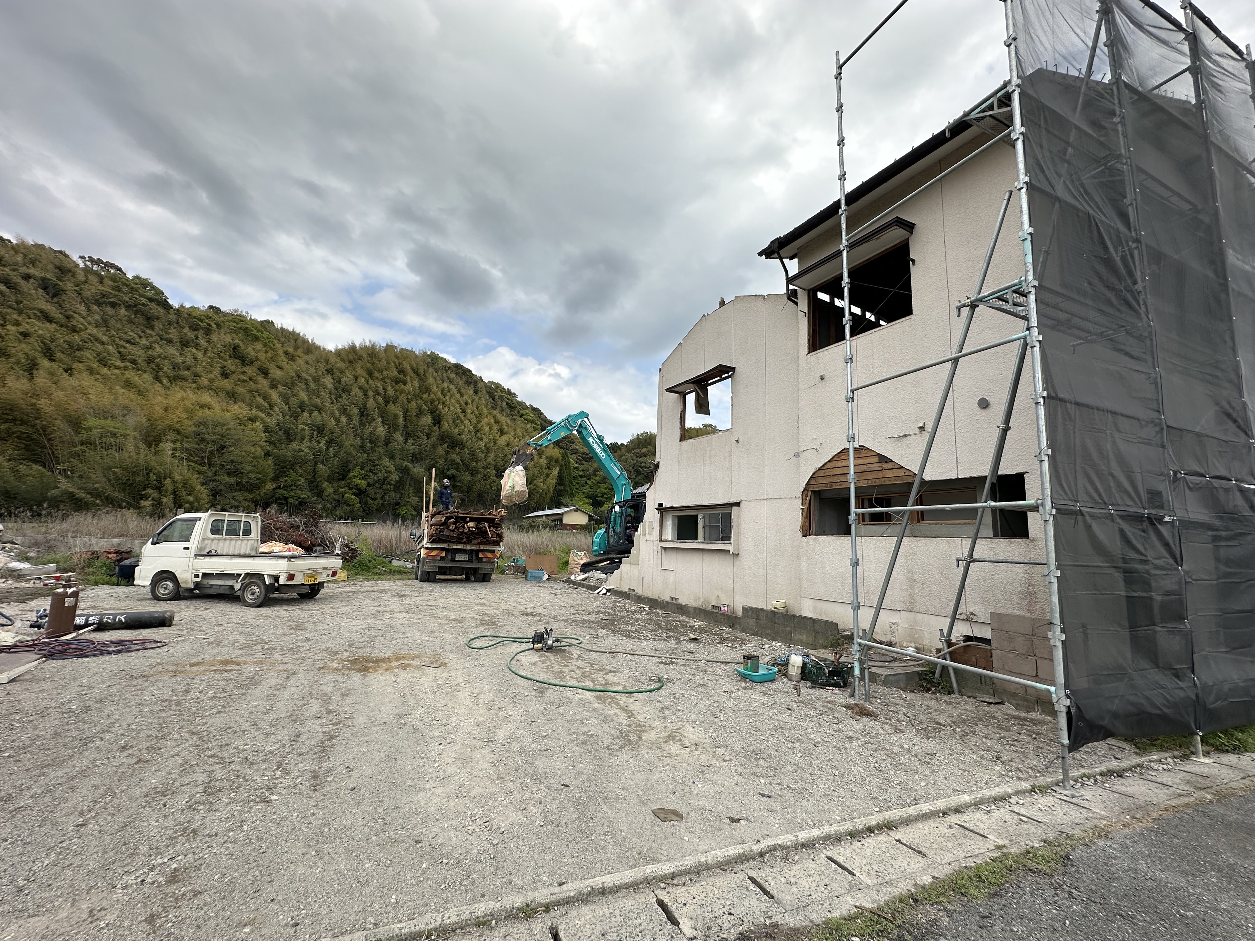 T様邸 解体工事 作業中の様子