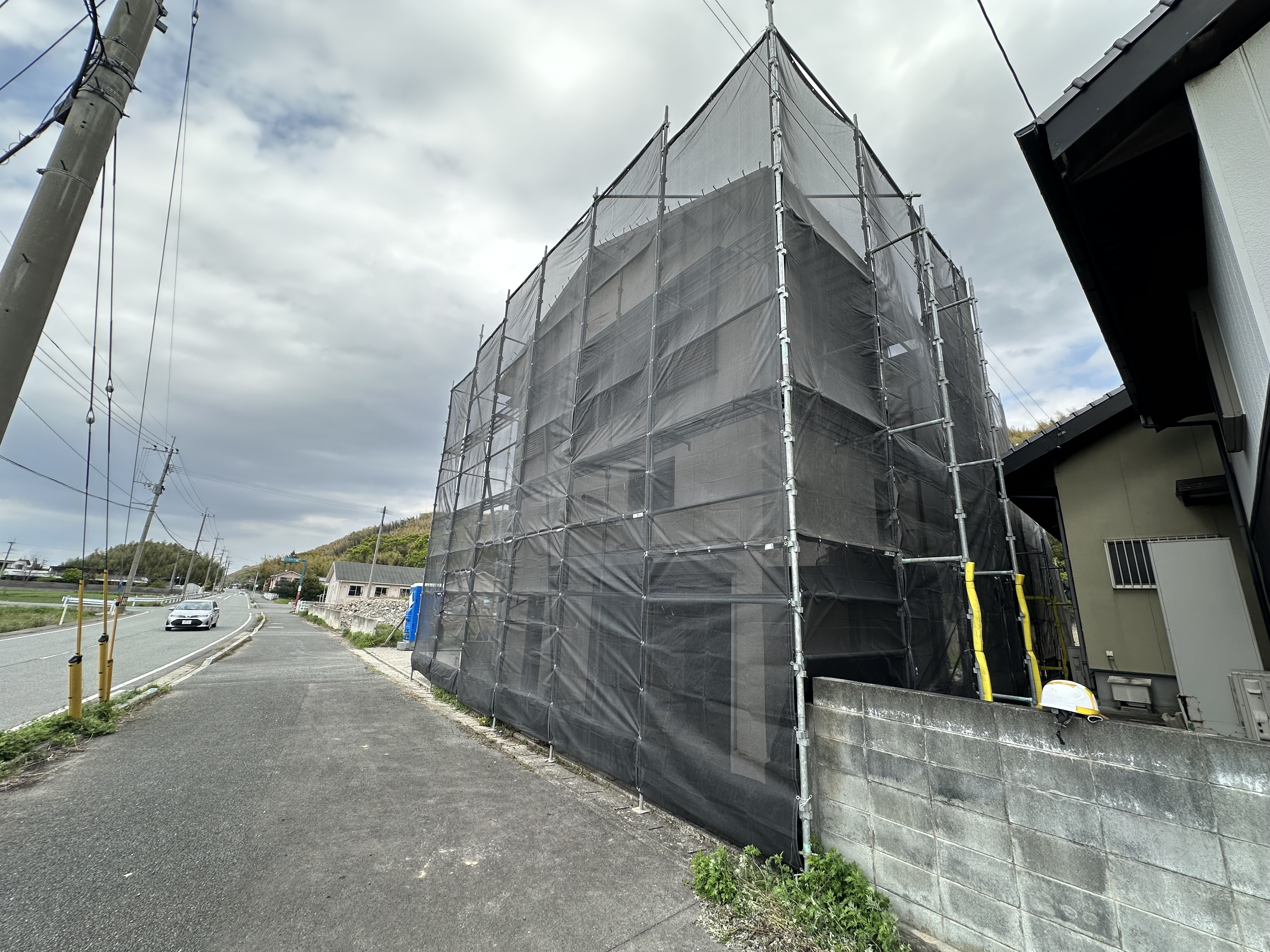 T様邸 解体工事 養生ネット設置後の様子
